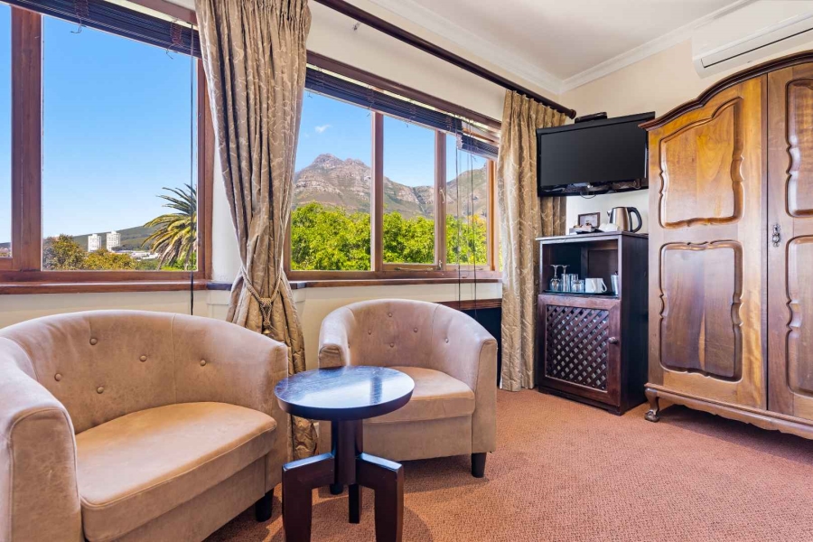 14 Bedroom Property for Sale in Oranjezicht Western Cape